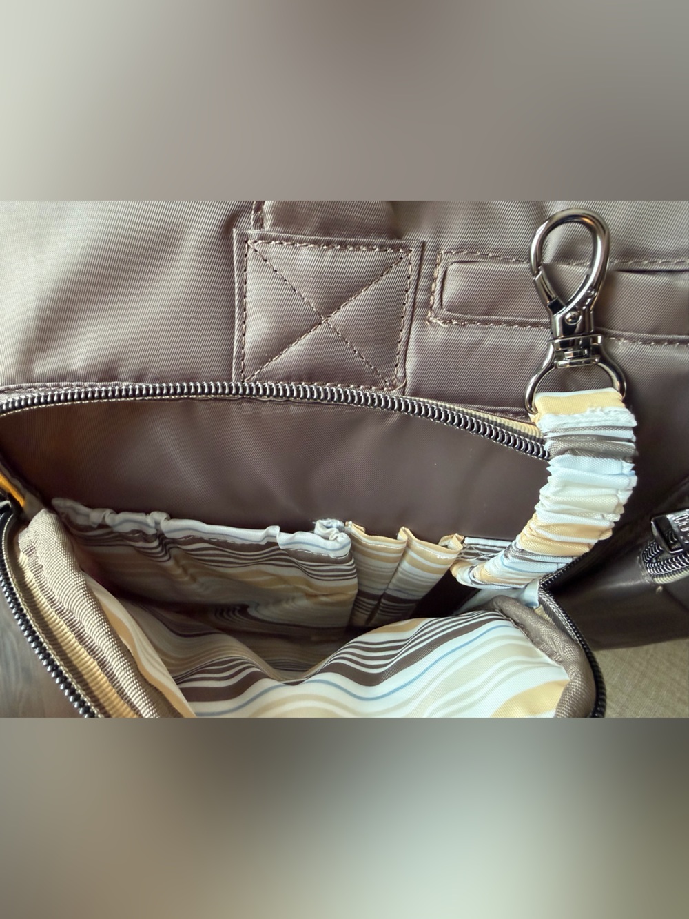 Lug Drifter Duffel Bag in Walnut Brown - Picture 10 of 10